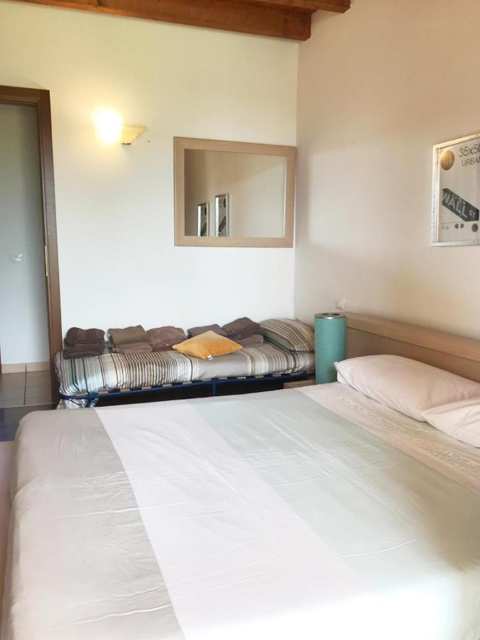 Luxury Apartments - Le Fate - Residence With Pool Манерба дел Гарда Екстериор снимка